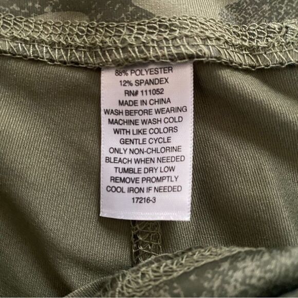 Arizona Jean Olive Camo Leggings Sz L - Picture 8 of 9